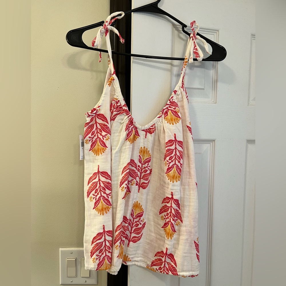 Old Navy Off White Floral Spaghetti Top. Size XS